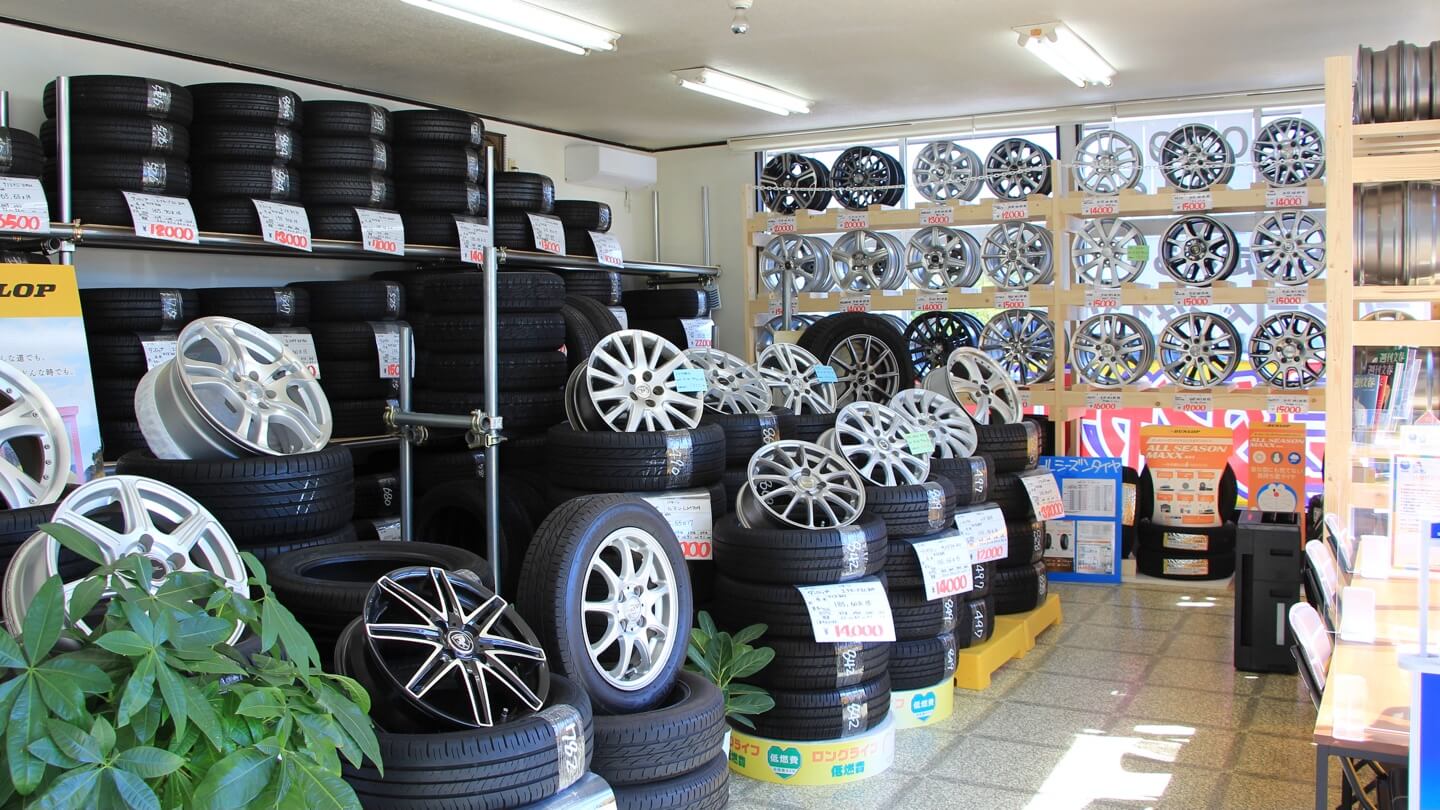 中古・新品タイヤ専門店 タイヤ屋さん | 茨城県牛久市のタイヤ交換・販売ならタイヤ屋さん。新品・中古タイヤをお手頃な価格で。持ち込み交換 も大歓迎！つくばや土浦からもぜひお越しください